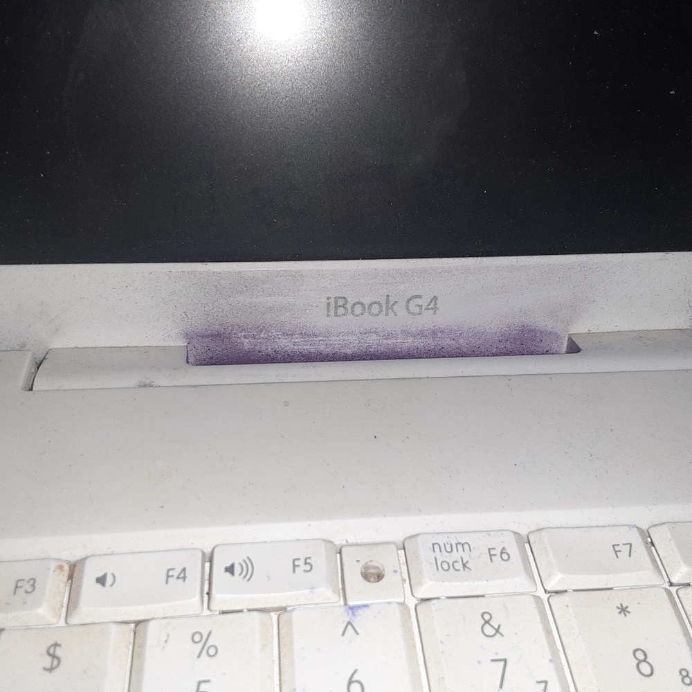 Apple iBook G4 - Picture 3 of 8